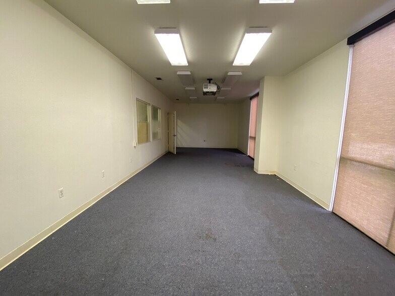 More Photos Of 241 Highway 1085, Madisonville Warehouse For Lease