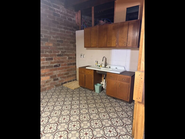 More Photos Of 107 E Jefferson St, Bloomfield Office Residential For Sale