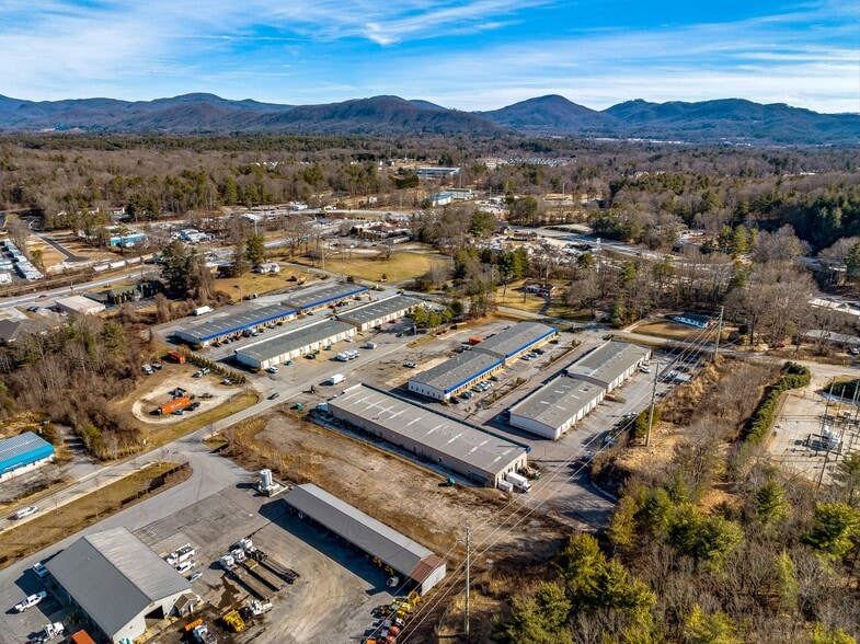 More Photos Of 44 Buck Shoals Rd, Arden Unknown For Lease