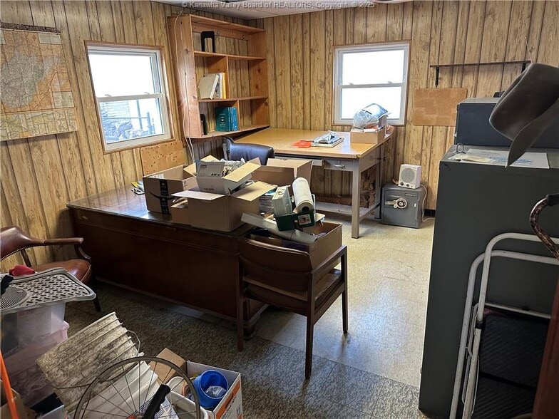 More Photos Of 126 6th Ave, South Charleston Flex For Sale