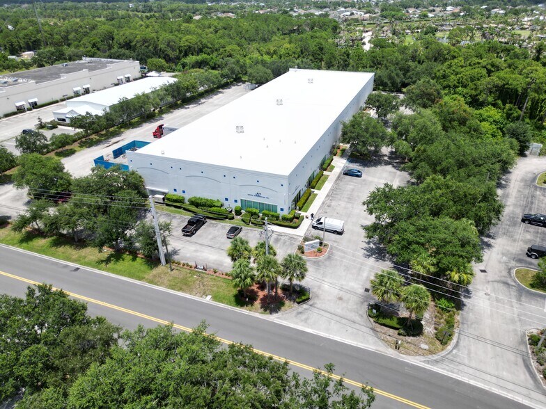 More Photos Of 671-673 NW Enterprise Dr, Port, Port Saint Lucie Manufacturing For Lease