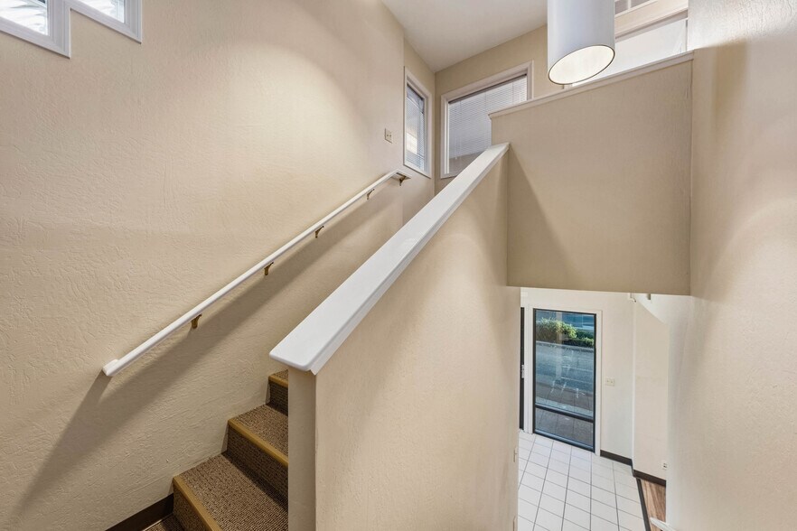 More Photos Of 735 SE 7th St, Grants Pass Office For Sale
