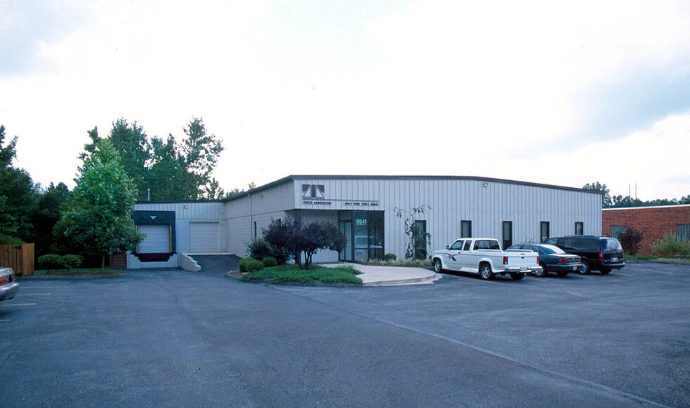 Primary Photo Of 9941 York Theta Dr, North Royalton Service For Sale