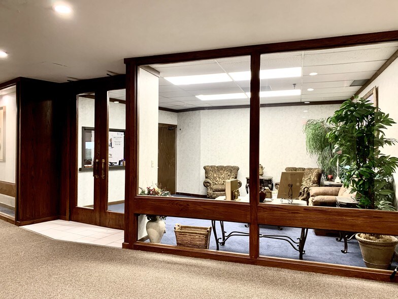 More Photos Of 1800 Teague Dr, Sherman Office For Lease