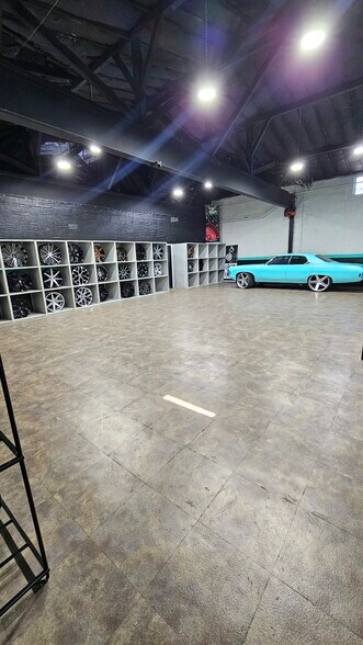 More Photos Of 340 Lincoln St, Woodbury Auto Repair For Sale