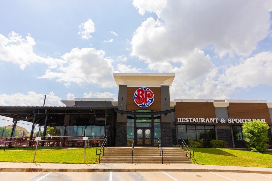 More Photos Of 6501 North Fwy, Fort Worth Restaurant For Sale