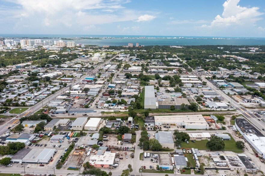 More Photos Of 2239 15th St, Sarasota Warehouse For Sale