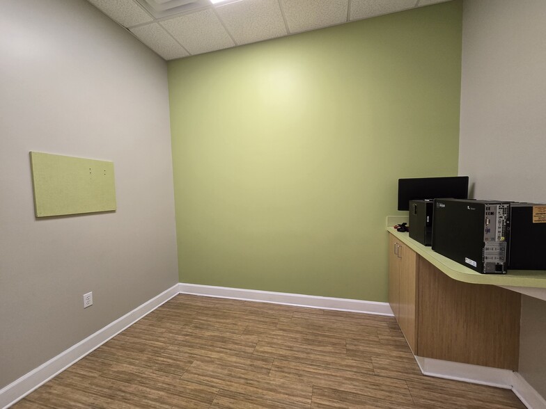 More Photos Of 4500 Hodges Blvd, Jacksonville Office For Lease