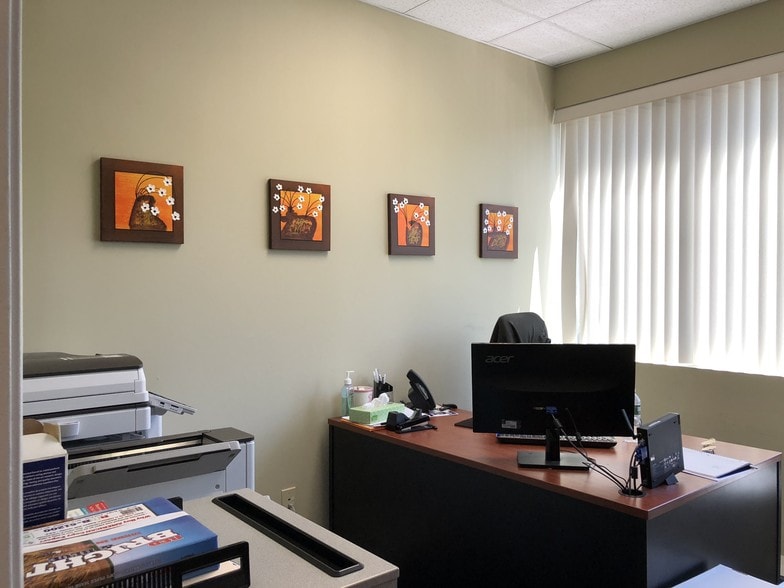 More Photos Of 556 Washington Ave, North Haven Office For Sale