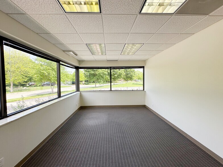 More Photos Of 2004 Fox Dr, Champaign Medical For Sale