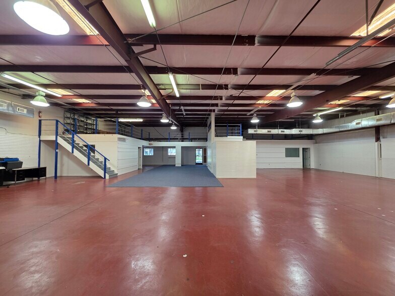 More Photos Of 29 Hunter Rd, Hilton Head Island Warehouse For Lease