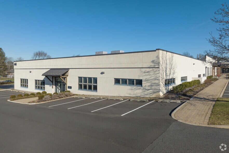 More Photos Of 44 Apple St, Tinton Falls Office For Lease