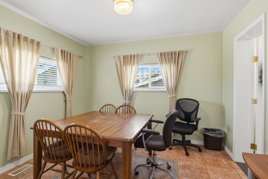 More Photos Of 1872 S Main St, Salt Lake City Freestanding For Sale