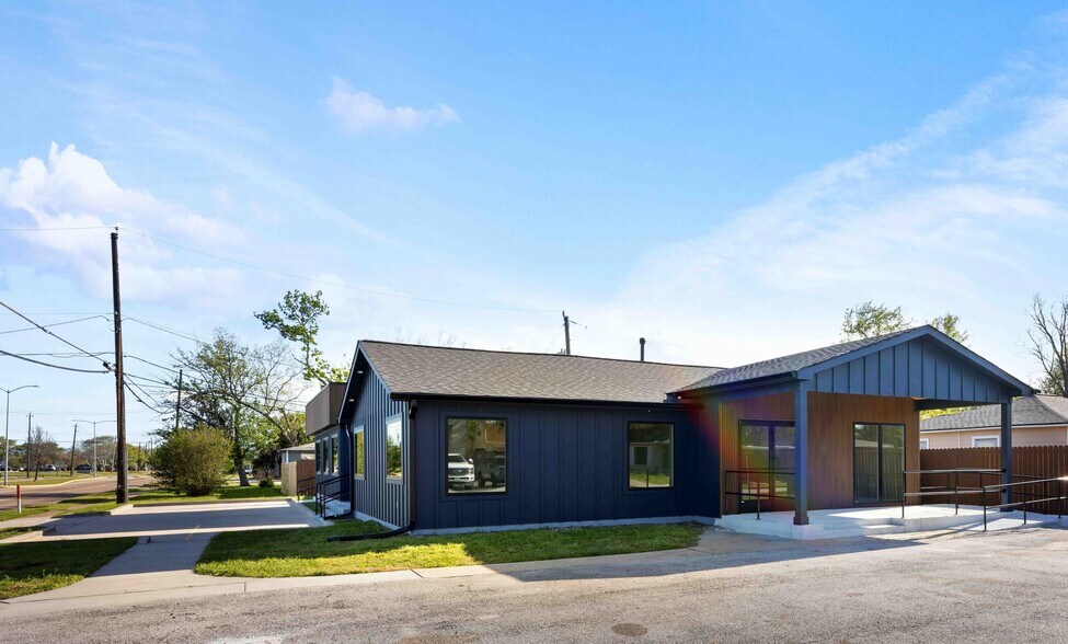 Primary Photo Of 4650 Center St, Deer Park Office For Lease