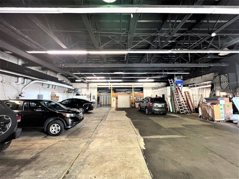 More Photos Of 1350 5th Ave, North Versailles Manufacturing For Sale