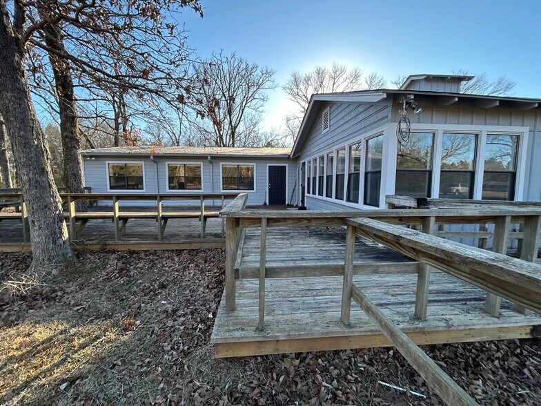 More Photos Of 2003 E US Highway 84, Palestine Office For Sale