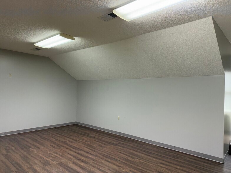 More Photos Of 310 Germantown Bend Cv, Cordova Office For Lease