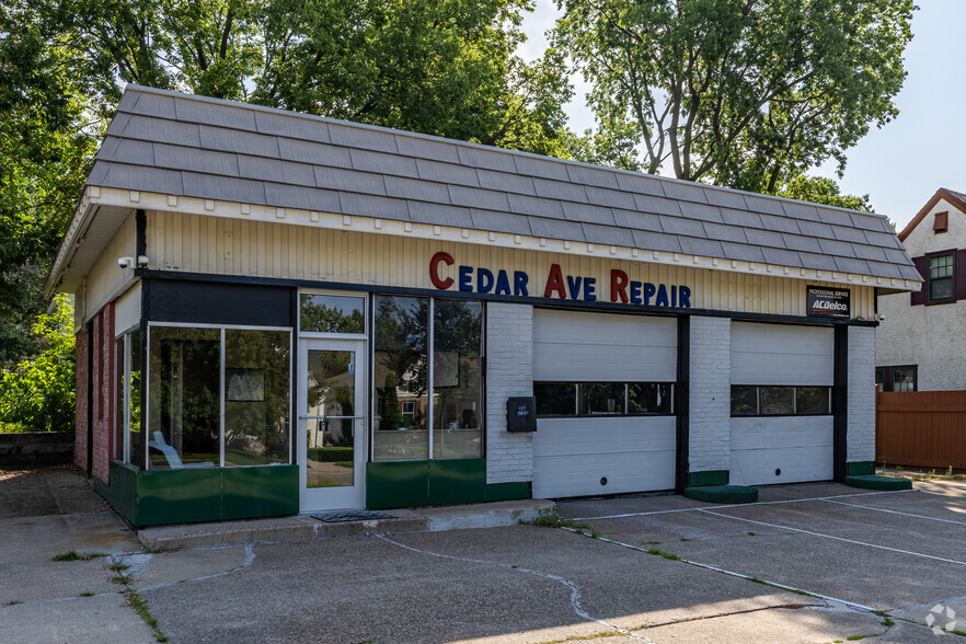 Primary Photo Of 4301 Cedar Ave, Minneapolis Auto Repair For Lease