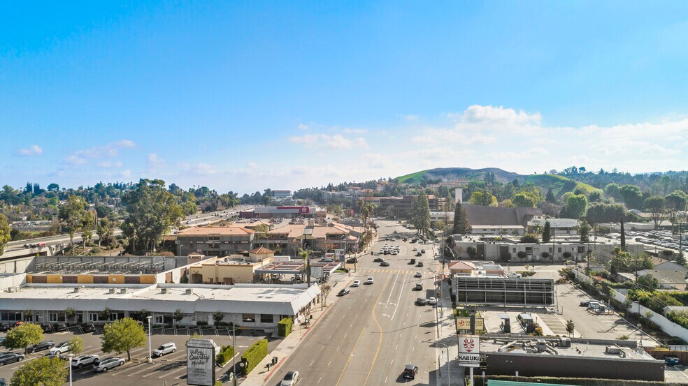 More Photos Of 20969 Ventura Blvd, Woodland Hills Restaurant For Lease