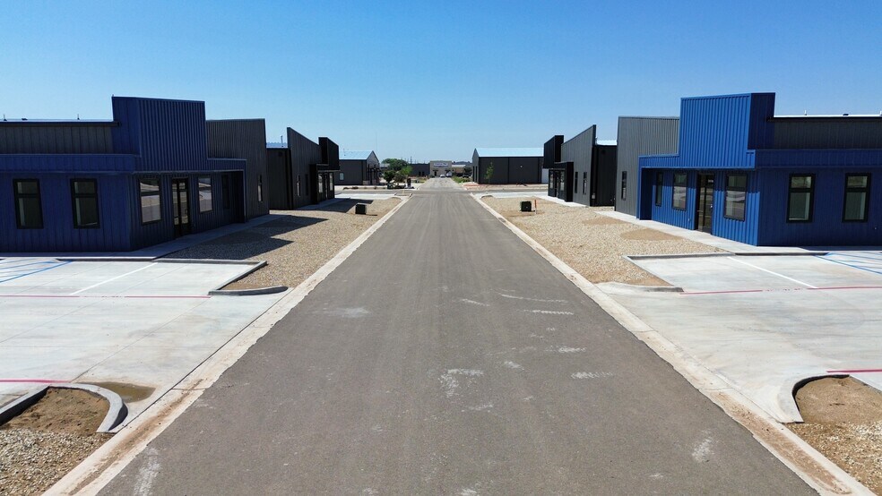 More Photos Of 3204 118th St, Lubbock Flex For Lease