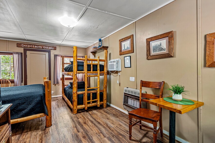 More Photos Of 11744 Galice Rd, Merlin Hotel For Sale