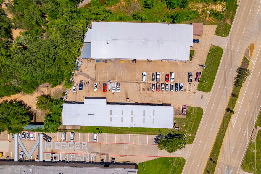 More Photos Of 3103 W Pioneer Pky, Pantego Warehouse For Lease