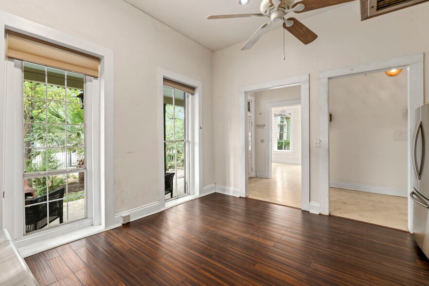 More Photos Of 1012 N Flores St, San Antonio General Retail For Sale