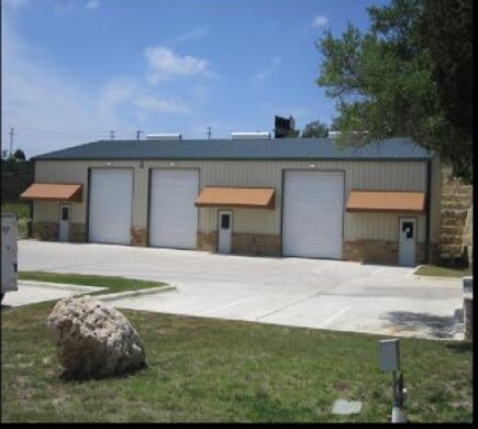 More Photos Of 4819 R O Dr, Spicewood Warehouse For Lease