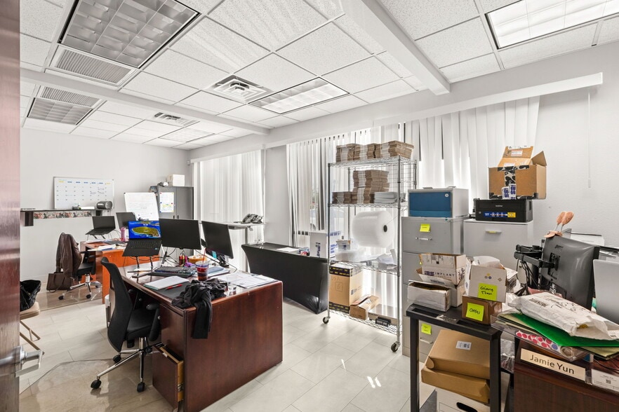More Photos Of 7830 W Sahara Ave, Las Vegas Office For Sale