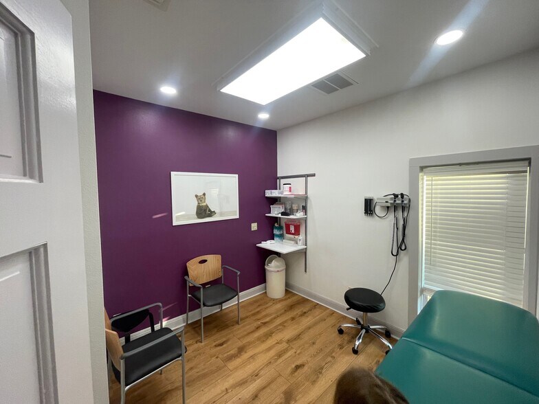 More Photos Of 1912 W 35th St, Austin Medical For Sale