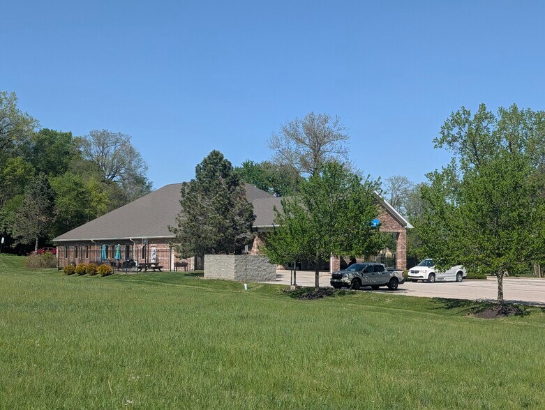 More Photos Of 5155 Pennwood Dr, Indianapolis Office For Sale