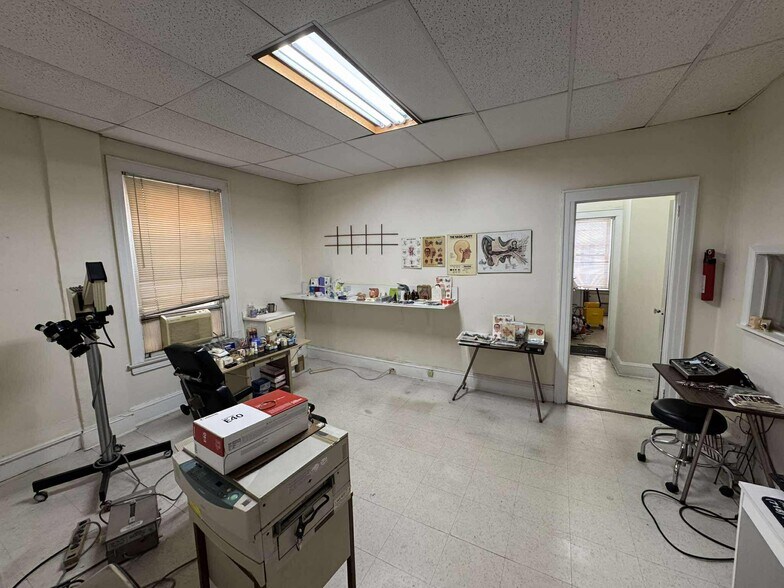 More Photos Of 3066 35th St, Astoria Office For Lease