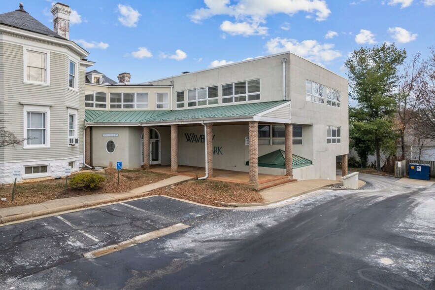 More Photos Of 604 S King St, Leesburg Office For Sale