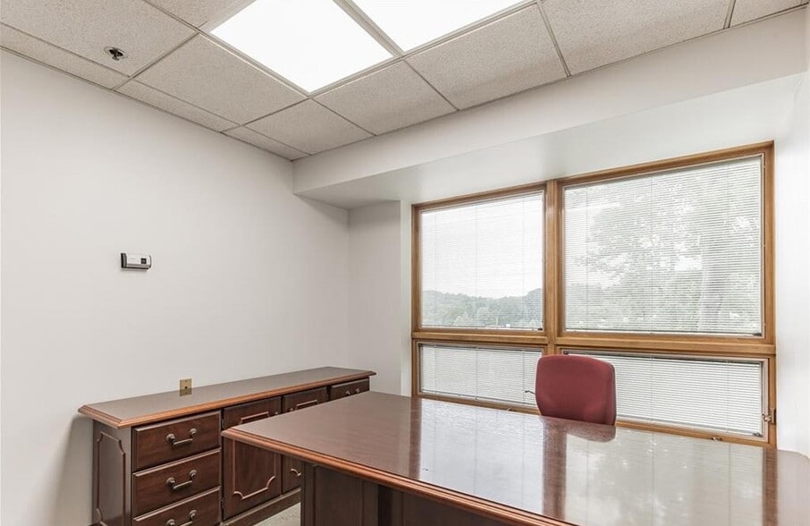 More Photos Of 301-305 Old Tarrytown Rd, White Plains Office For Lease