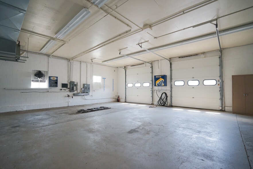 More Photos Of 81 Macondray St, Cumberland Warehouse For Sale