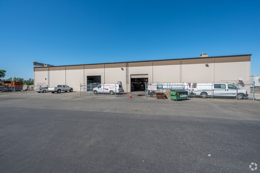 More Photos Of 3120-3190 Orange Grove Ave, North Highlands Distribution For Lease