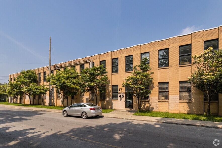 More Photos Of 45 Ch Bates, Outremont Office For Lease