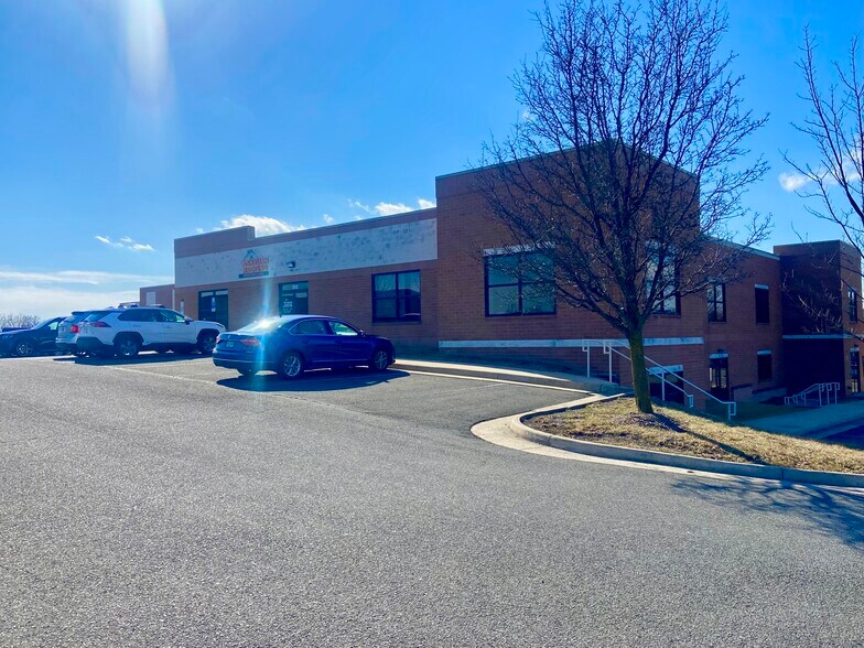 More Photos Of 240-252 Airport Rd, Winchester Light Distribution For Lease