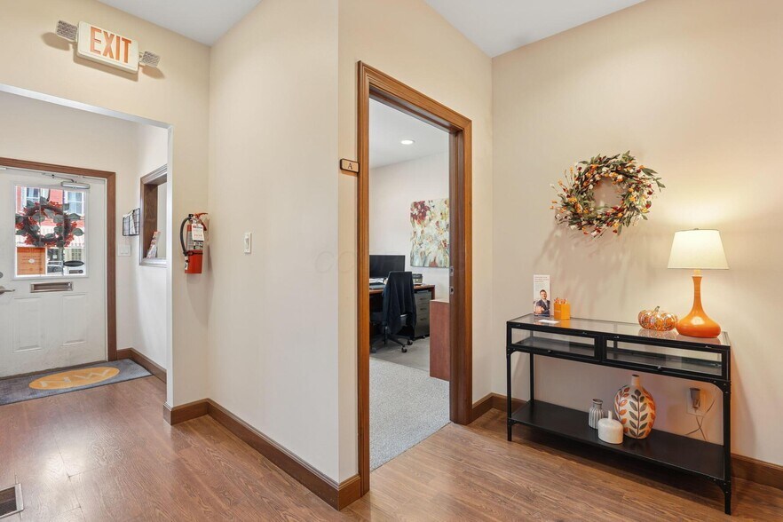 More Photos Of 113 W Main St, Circleville Office For Lease
