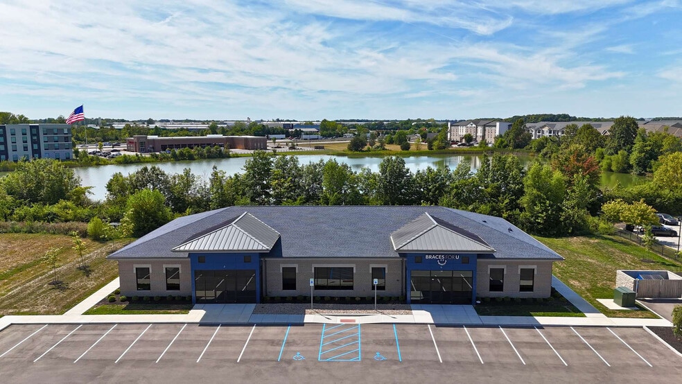 Primary Photo Of 6054 Gateway Dr, Whitestown Medical For Lease