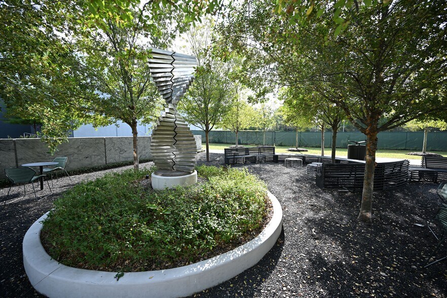 More Photos Of 8800 Technology Forest Pl, The Woodlands Unknown For Lease