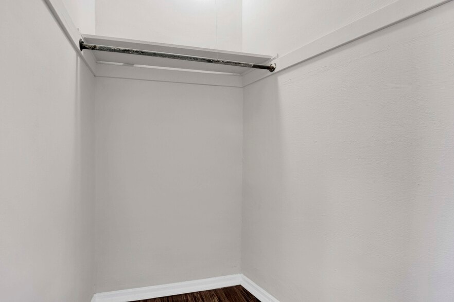 More Photos Of 1401 E Hyde Park Blvd, Chicago Apartments For Sale