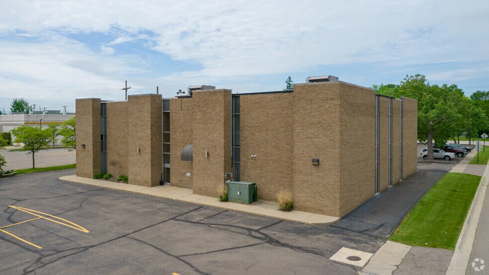 More Photos Of 23700 Orchard Lake Rd, Farmington Hills Medical For Lease