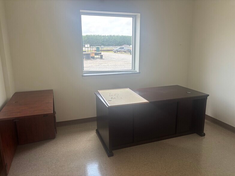 More Photos Of 6040 Highway 175, Frierson Warehouse For Lease
