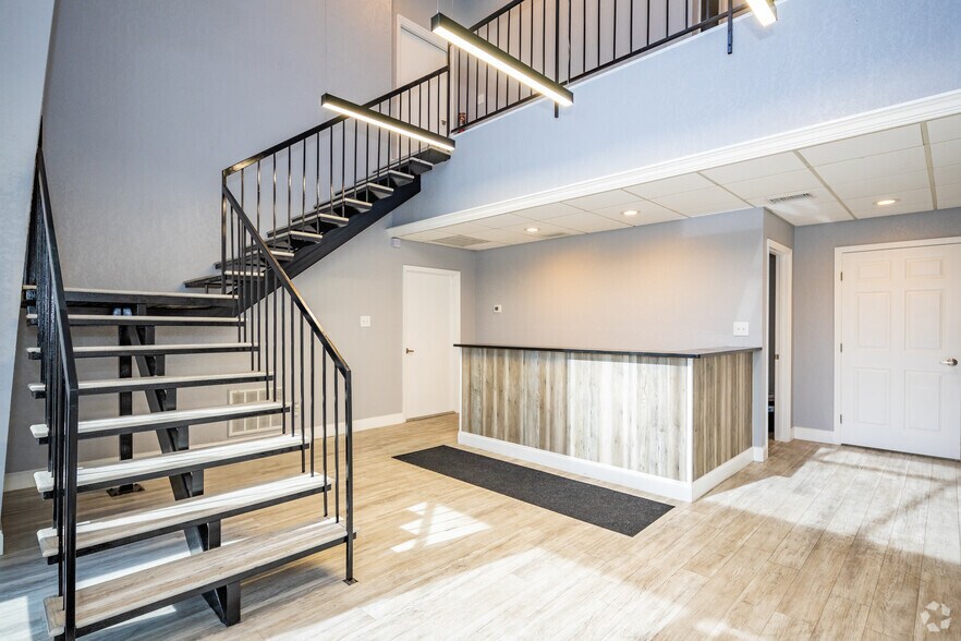 More Photos Of 7004 E Broadway Ave, Tampa Warehouse For Lease