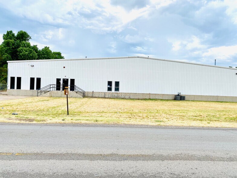 Primary Photo Of 6200 Melrose Ln, Oklahoma City Warehouse For Lease