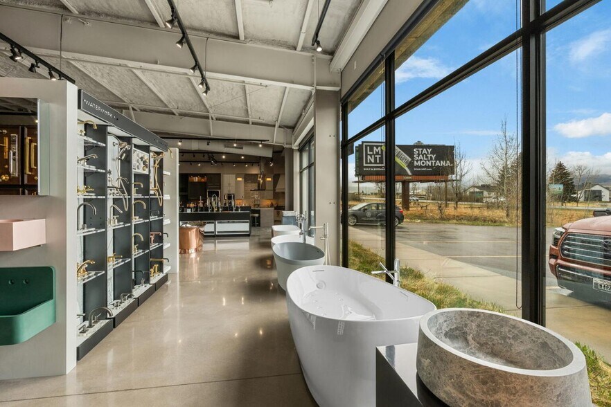 More Photos Of 12 Penny Ln, Gallatin Gateway Showroom For Sale