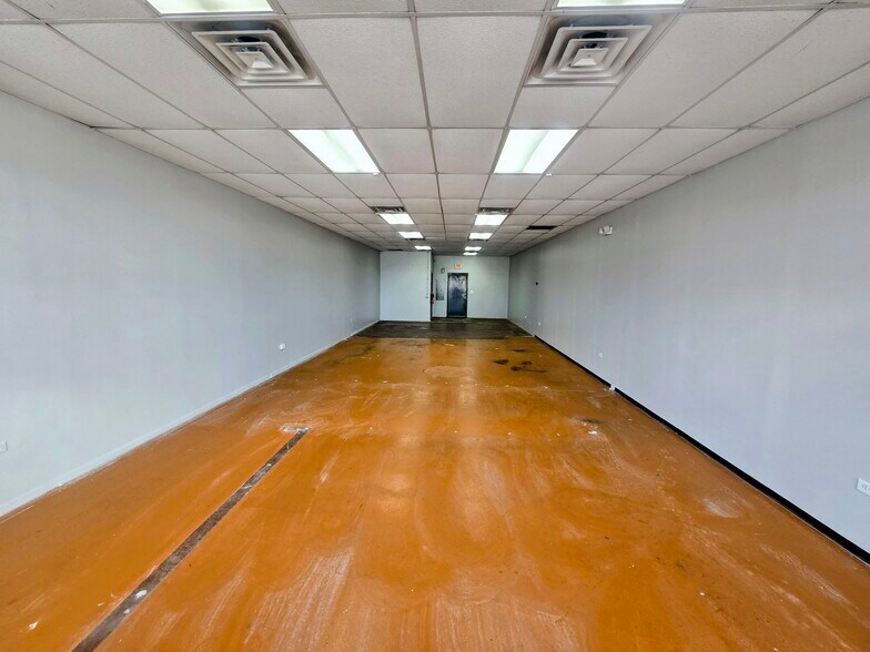 More Photos Of 17100-17114 S Park Ave, South Holland Storefront Retail Office For Lease
