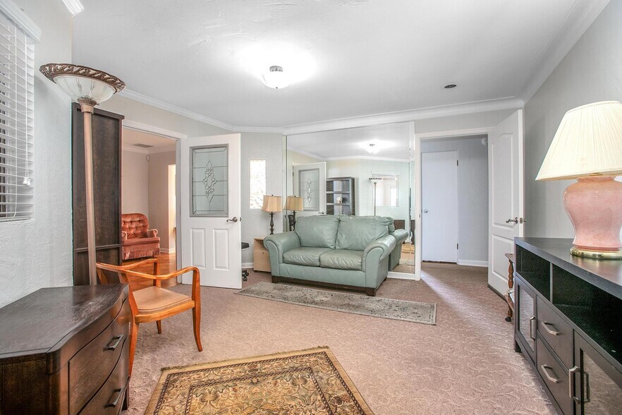 More Photos Of 1025 W New York Ave, Deland Coworking Space