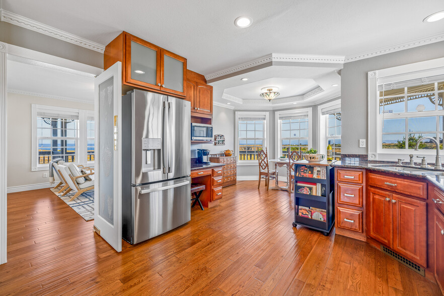 More Photos Of 19351 Del Mar Dr, Fort Bragg Specialty For Sale